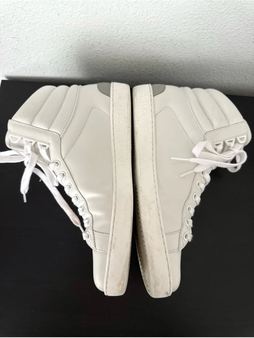 EUC Gucci Ace Interlocking G Logo White Leather High Top Sneakers